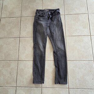 Women's size 4 Levis Classic Mid Rise Skinny jeans